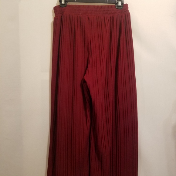 🔴SOLD🔴Accordion Pleat Wide Leg Cropped Pants - Picture 5 of 8
